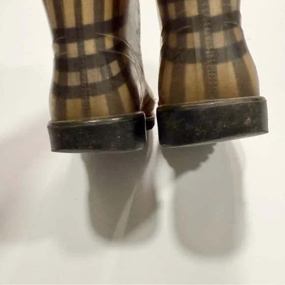 Burberry Women’s Rain Boots Size 38 (Fits 7) Black Classic Check Rubber - Picture 4 of 5